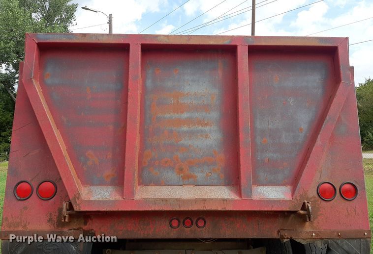 image for item DO3156 1995 International 9200  dump truck