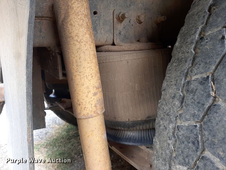 image for item DO3156 1995 International 9200  dump truck