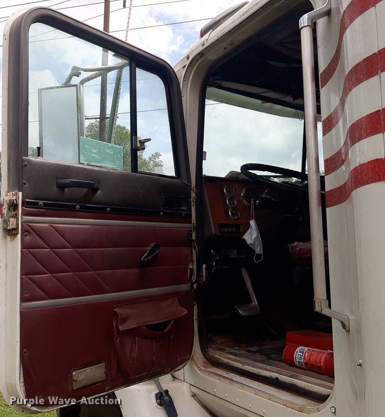 image for item DO3156 1995 International 9200  dump truck