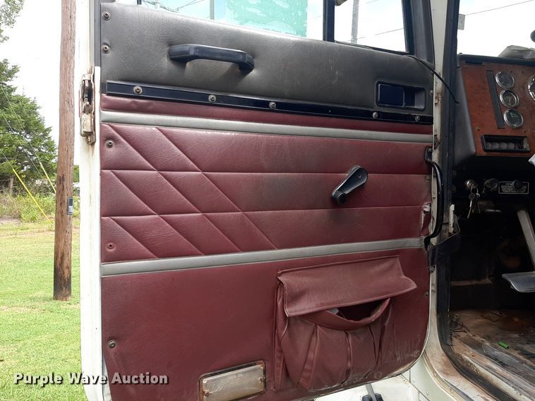 image for item DO3156 1995 International 9200  dump truck