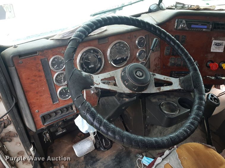 image for item DO3156 1995 International 9200  dump truck