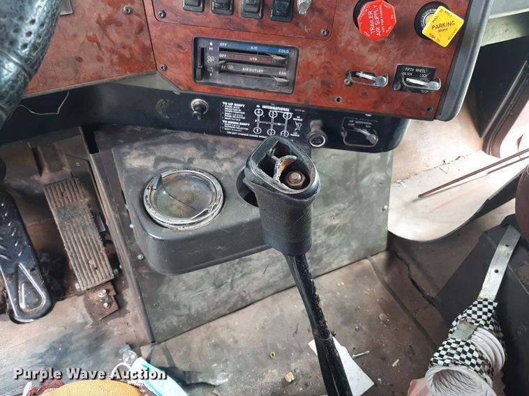 image for item DO3156 1995 International 9200  dump truck