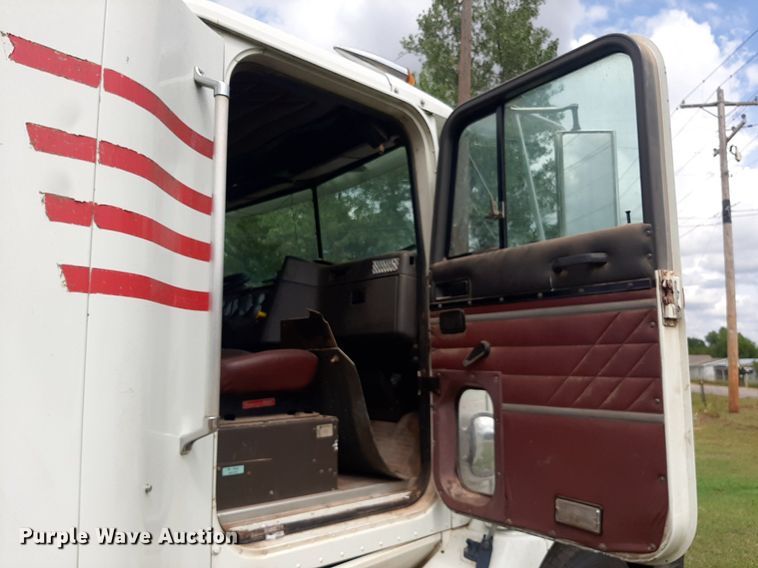 image for item DO3156 1995 International 9200  dump truck