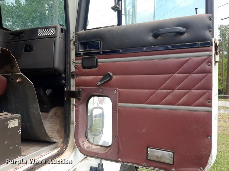 image for item DO3156 1995 International 9200  dump truck