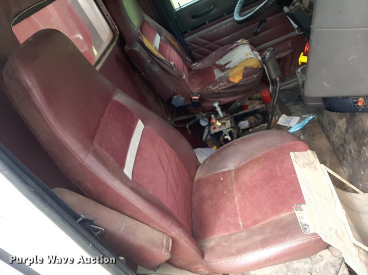 image for item DO3156 1995 International 9200  dump truck