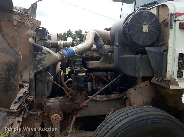 image for item DO3156 1995 International 9200  dump truck