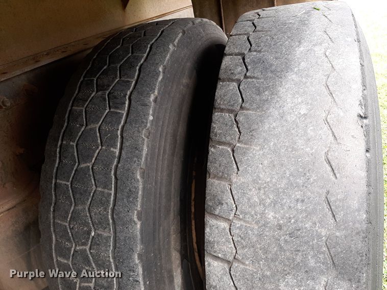 image for item DO3156 1995 International 9200  dump truck