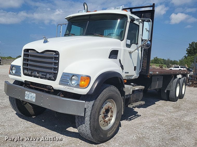 image for item DO4690 2007 Mack Granite CV713  flatbed truck