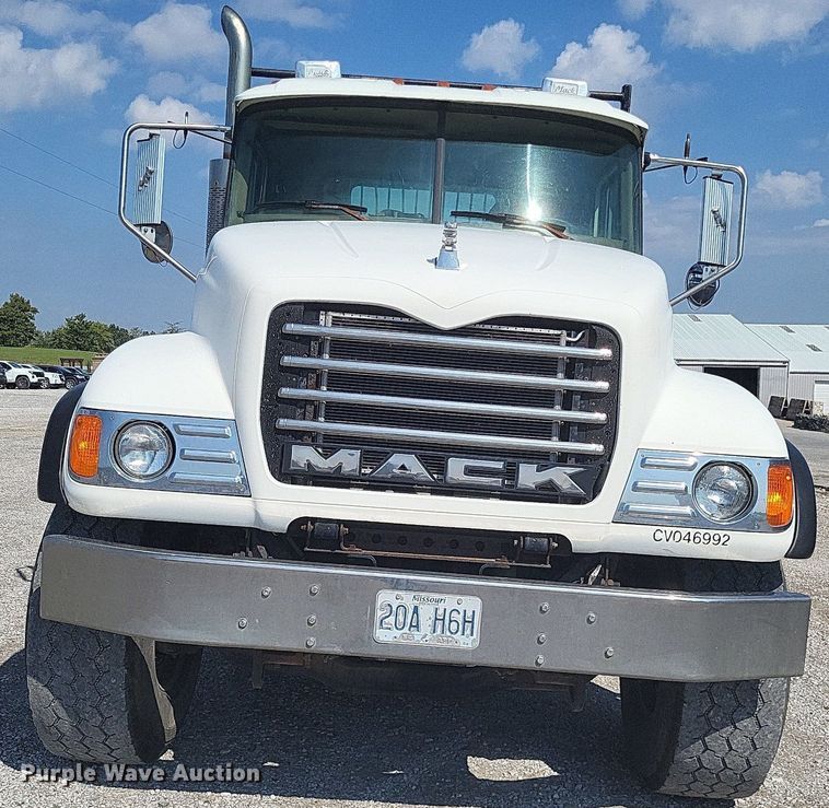 image for item DO4690 2007 Mack Granite CV713  flatbed truck