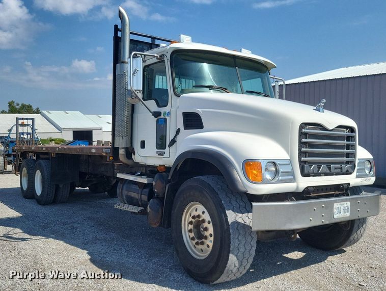 image for item DO4690 2007 Mack Granite CV713  flatbed truck