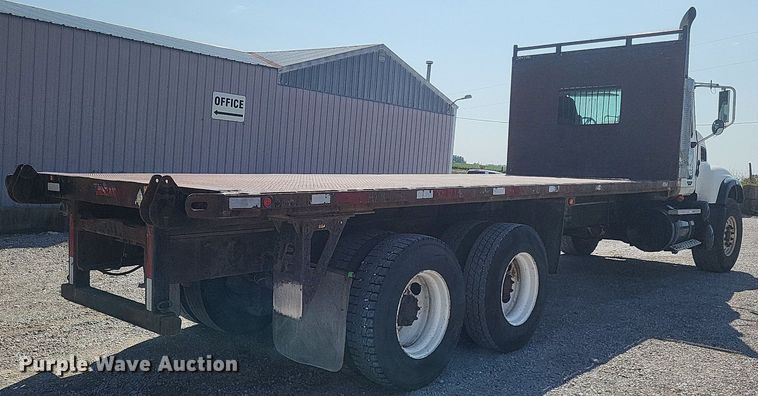 image for item DO4690 2007 Mack Granite CV713  flatbed truck