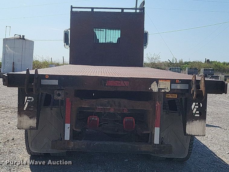 image for item DO4690 2007 Mack Granite CV713  flatbed truck