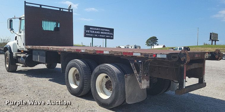 image for item DO4690 2007 Mack Granite CV713  flatbed truck