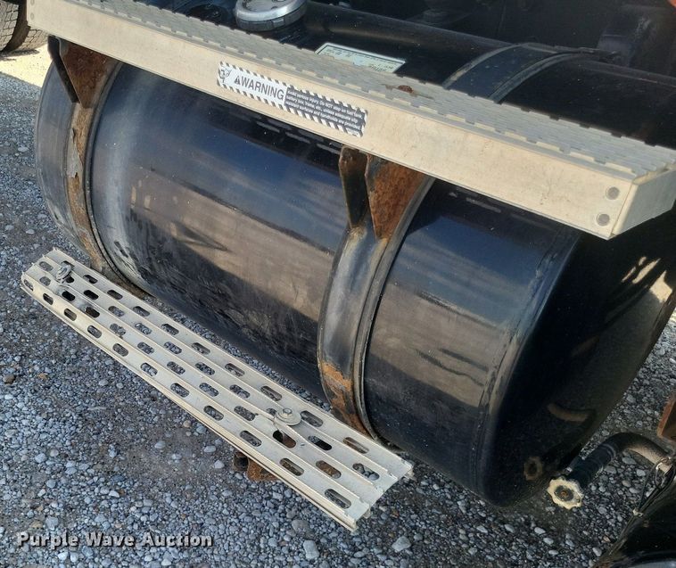 image for item DO4690 2007 Mack Granite CV713  flatbed truck