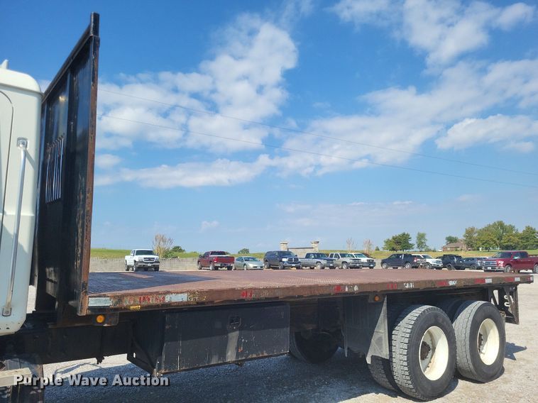 image for item DO4690 2007 Mack Granite CV713  flatbed truck