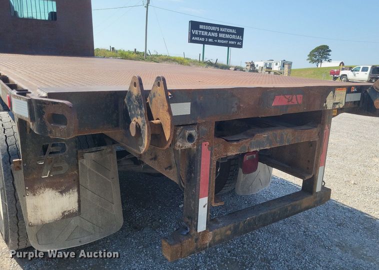 image for item DO4690 2007 Mack Granite CV713  flatbed truck