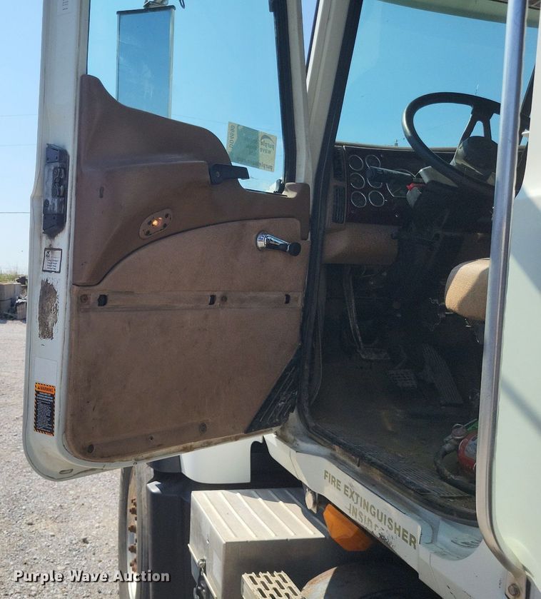 image for item DO4690 2007 Mack Granite CV713  flatbed truck