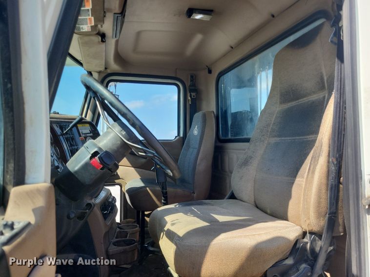 image for item DO4690 2007 Mack Granite CV713  flatbed truck