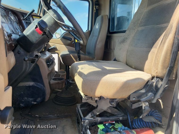 image for item DO4690 2007 Mack Granite CV713  flatbed truck