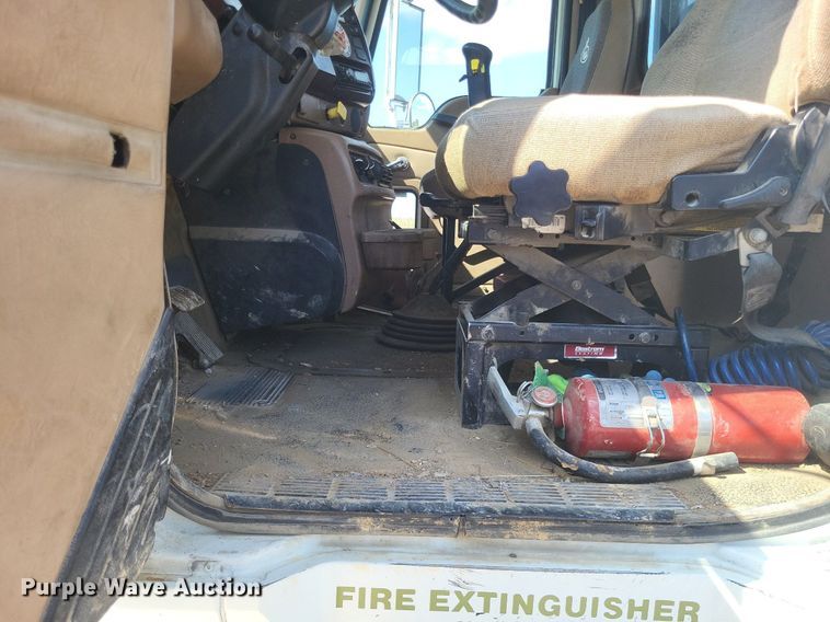 image for item DO4690 2007 Mack Granite CV713  flatbed truck