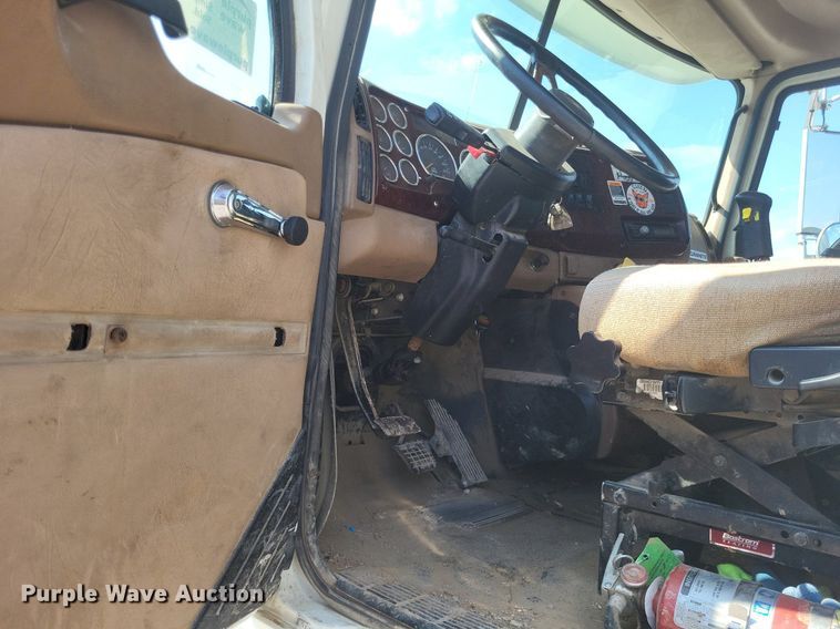 image for item DO4690 2007 Mack Granite CV713  flatbed truck