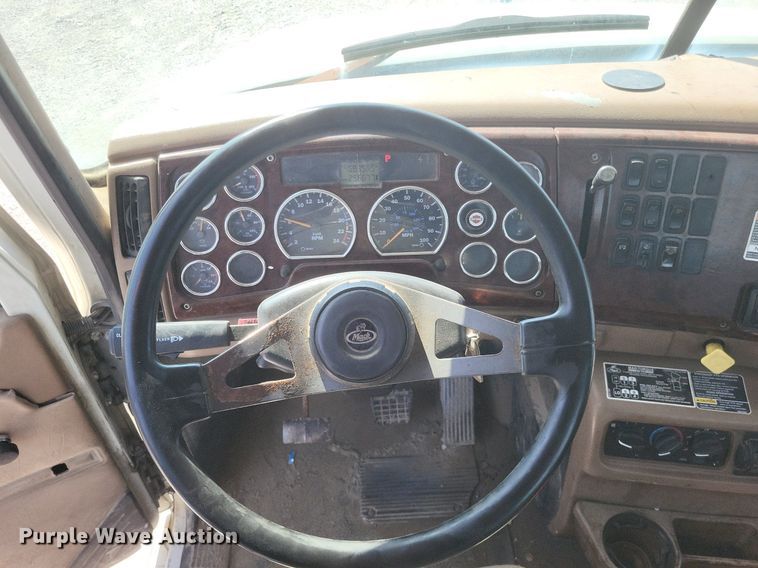 image for item DO4690 2007 Mack Granite CV713  flatbed truck