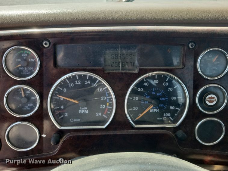 image for item DO4690 2007 Mack Granite CV713  flatbed truck