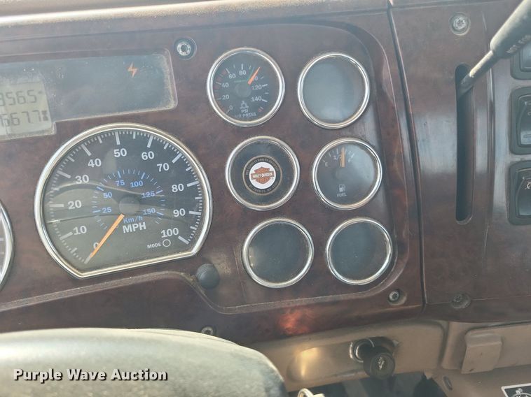 image for item DO4690 2007 Mack Granite CV713  flatbed truck