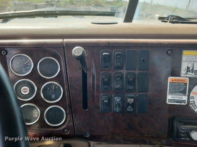 image for item DO4690 2007 Mack Granite CV713  flatbed truck