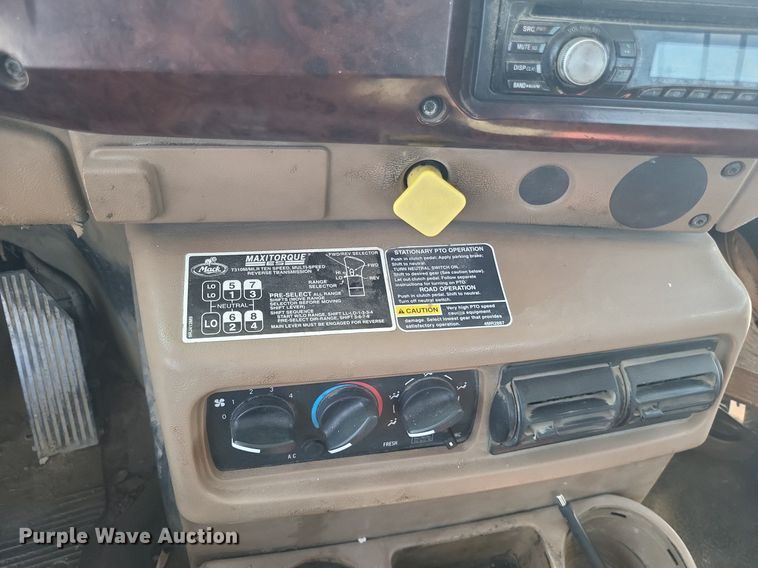 image for item DO4690 2007 Mack Granite CV713  flatbed truck