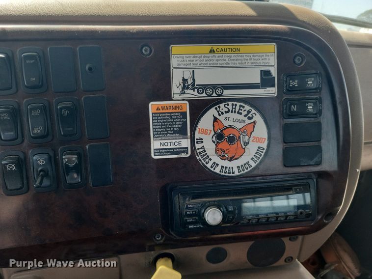 image for item DO4690 2007 Mack Granite CV713  flatbed truck