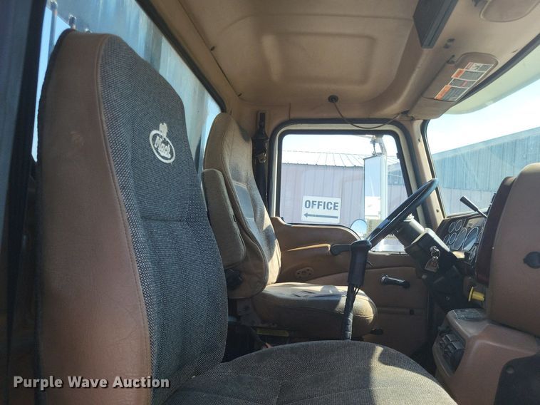 image for item DO4690 2007 Mack Granite CV713  flatbed truck