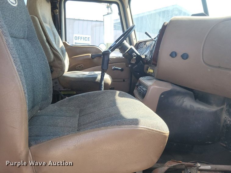 image for item DO4690 2007 Mack Granite CV713  flatbed truck