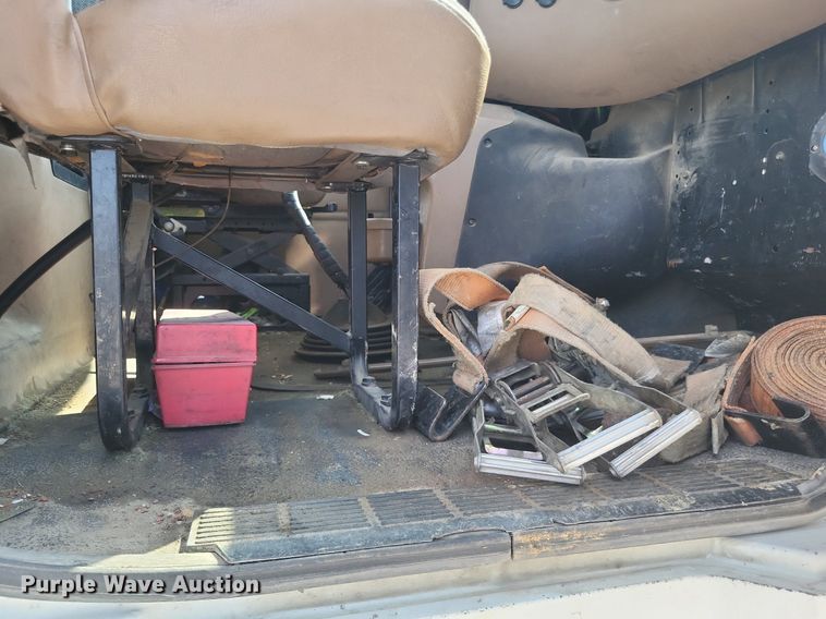 image for item DO4690 2007 Mack Granite CV713  flatbed truck