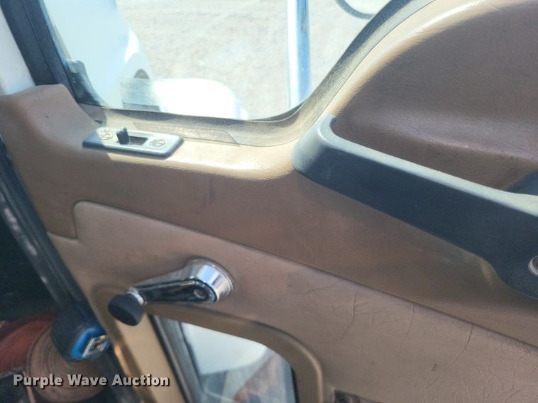 image for item DO4690 2007 Mack Granite CV713  flatbed truck