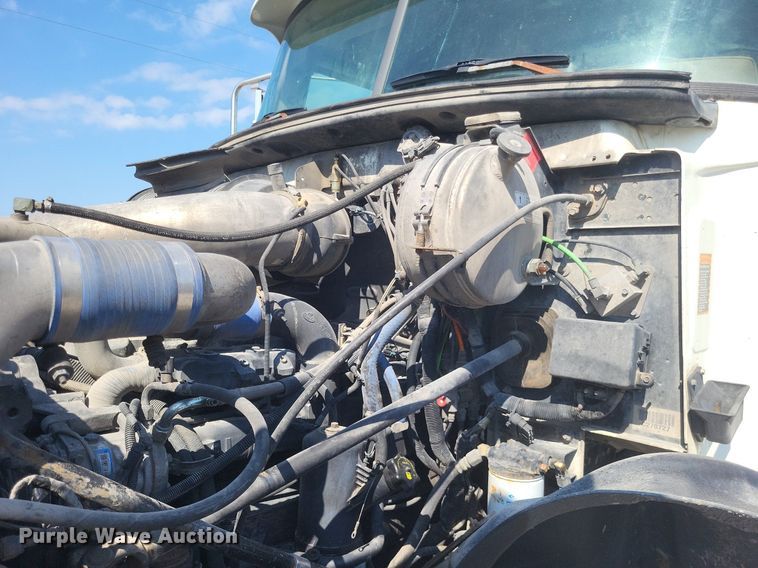 image for item DO4690 2007 Mack Granite CV713  flatbed truck