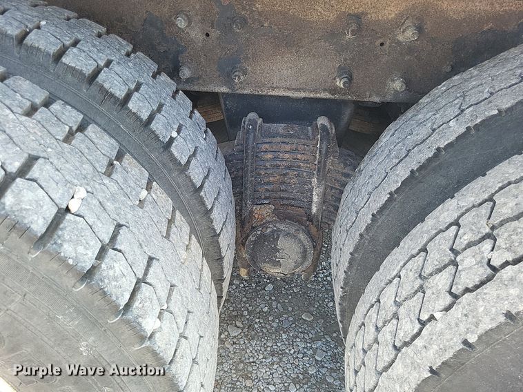 image for item DO4690 2007 Mack Granite CV713  flatbed truck