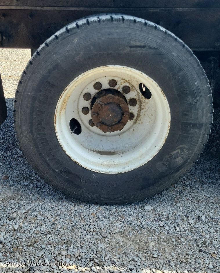 image for item DO4690 2007 Mack Granite CV713  flatbed truck