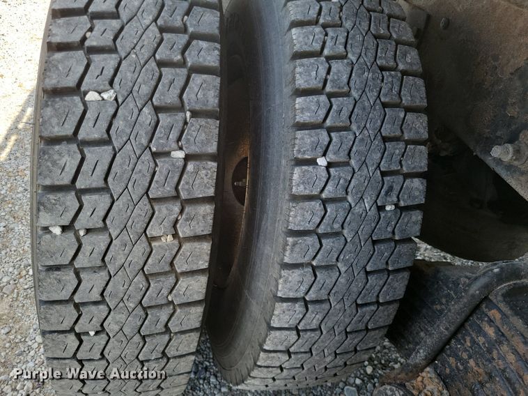 image for item DO4690 2007 Mack Granite CV713  flatbed truck