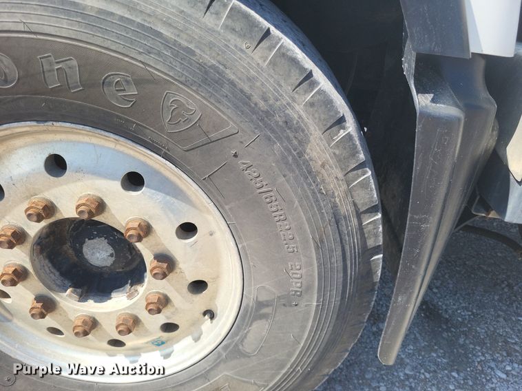 image for item DO4690 2007 Mack Granite CV713  flatbed truck