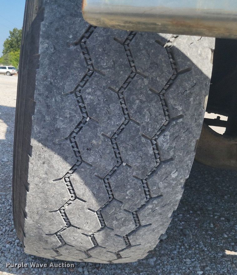 image for item DO4690 2007 Mack Granite CV713  flatbed truck