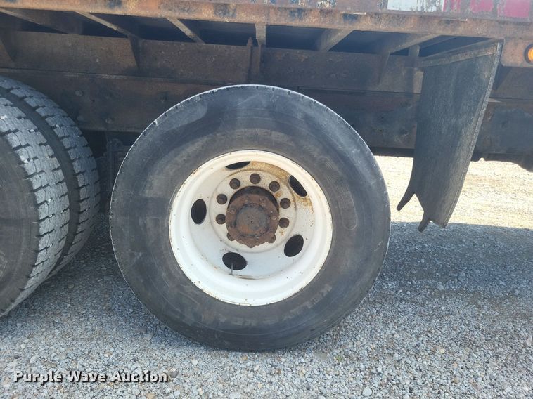 image for item DO4690 2007 Mack Granite CV713  flatbed truck