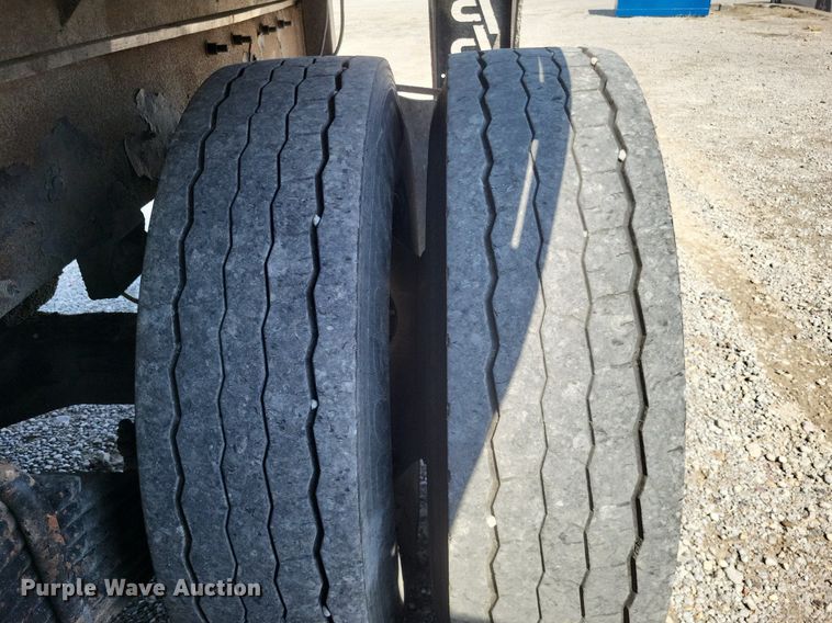 image for item DO4690 2007 Mack Granite CV713  flatbed truck