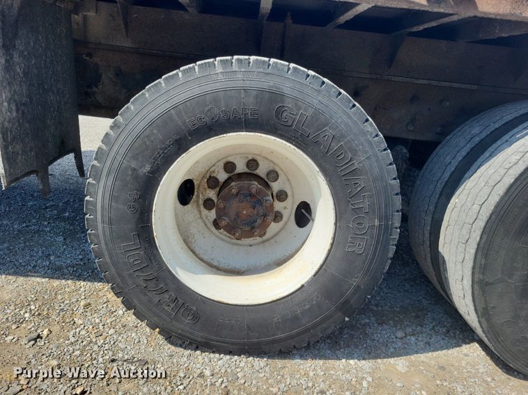 image for item DO4690 2007 Mack Granite CV713  flatbed truck