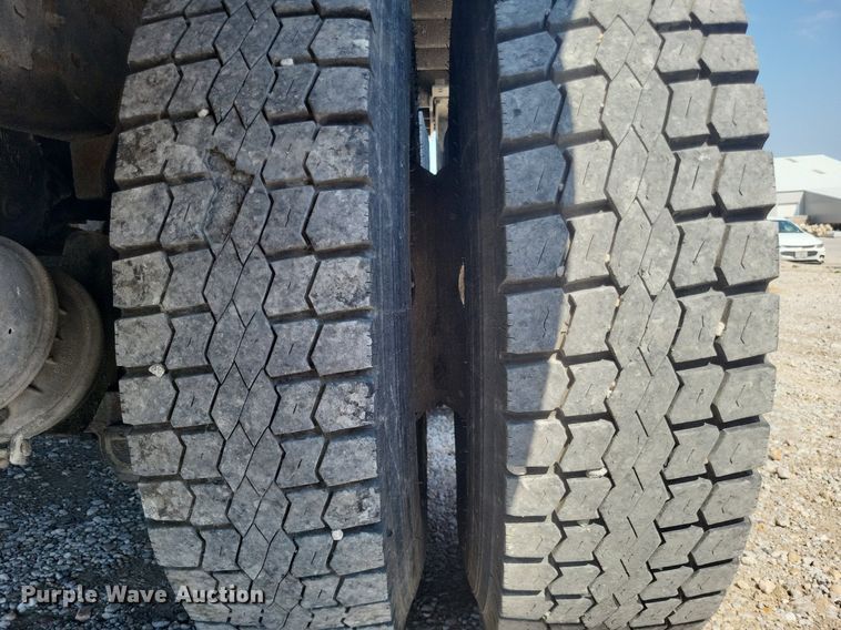 image for item DO4690 2007 Mack Granite CV713  flatbed truck