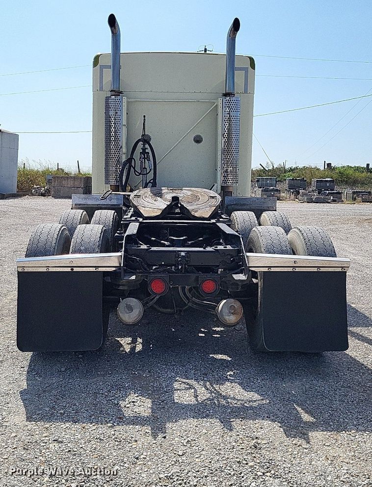 image for item DO4692 1999 Kenworth T800  semi truck