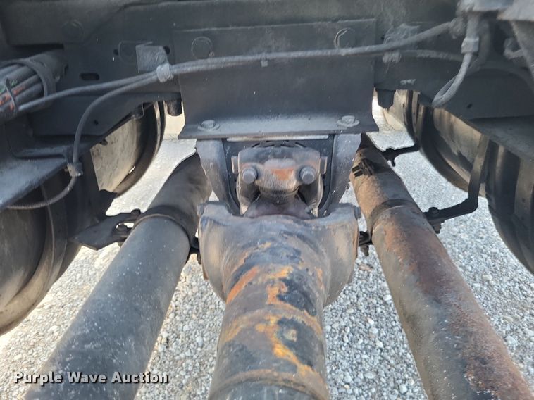 image for item DO4692 1999 Kenworth T800  semi truck