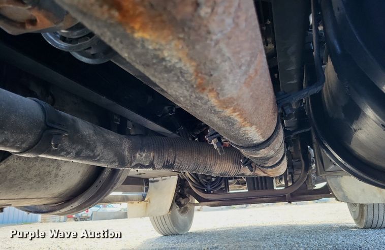 image for item DO4692 1999 Kenworth T800  semi truck