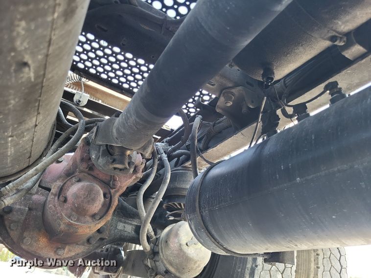 image for item DO4692 1999 Kenworth T800  semi truck