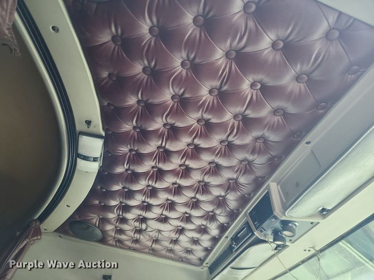 image for item DO4692 1999 Kenworth T800  semi truck